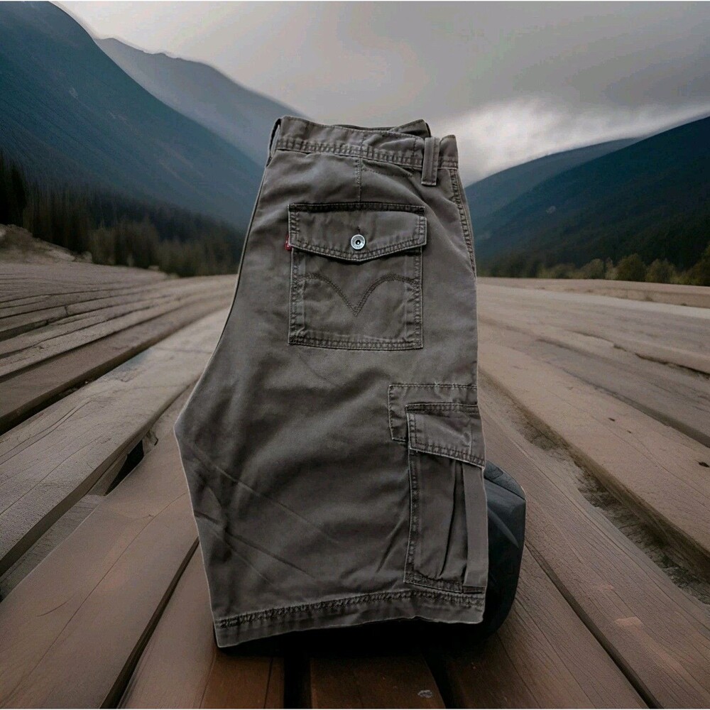 LEVI'S CARGO CANVAS SHORTS MENS SIZE 38 X 11" INSEAM BROWN VGC